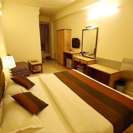 Hotel Parkway Deluxe Új-Delhi Kültér fotó