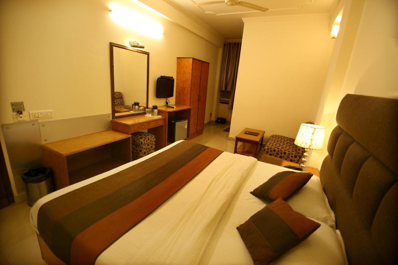 Hotel Parkway Deluxe Új-Delhi Kültér fotó