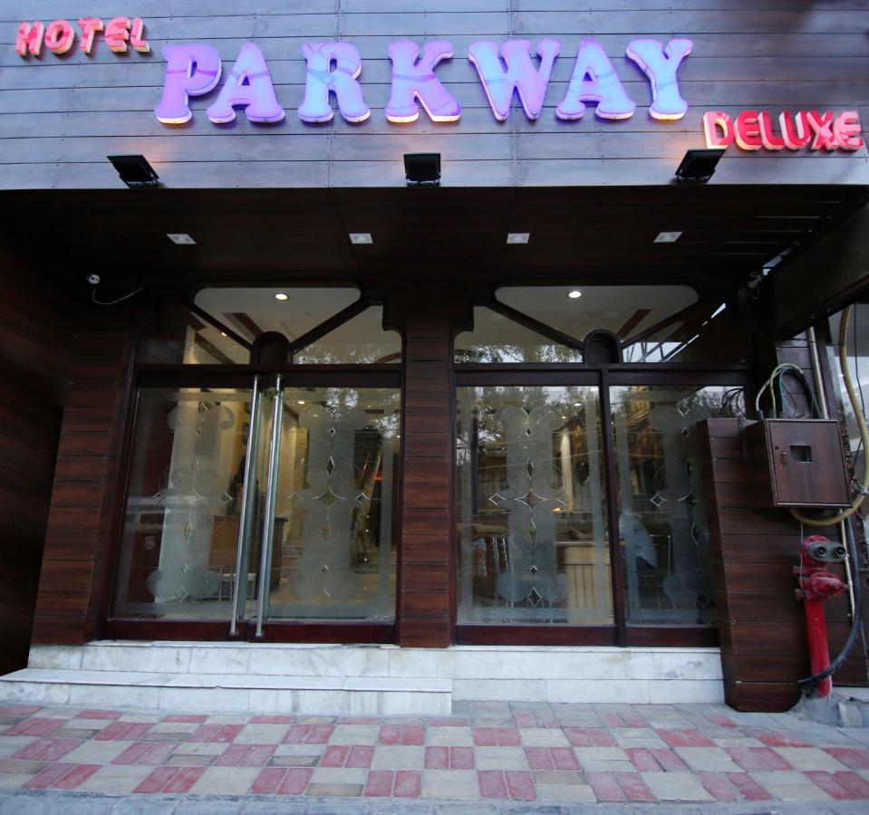 Hotel Parkway Deluxe Új-Delhi Kültér fotó