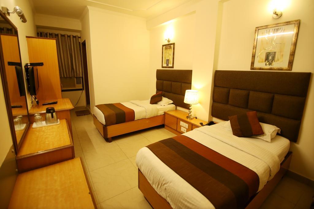 Hotel Parkway Deluxe Új-Delhi Kültér fotó