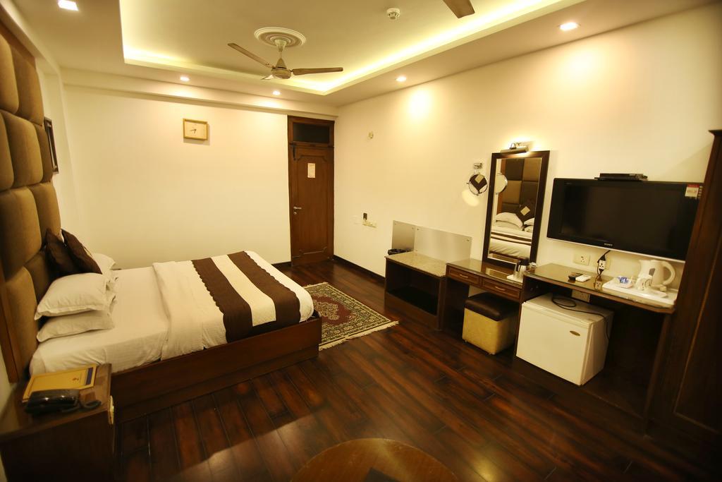 Hotel Parkway Deluxe Új-Delhi Kültér fotó