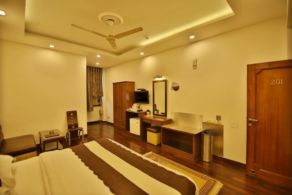 Hotel Parkway Deluxe Új-Delhi Kültér fotó