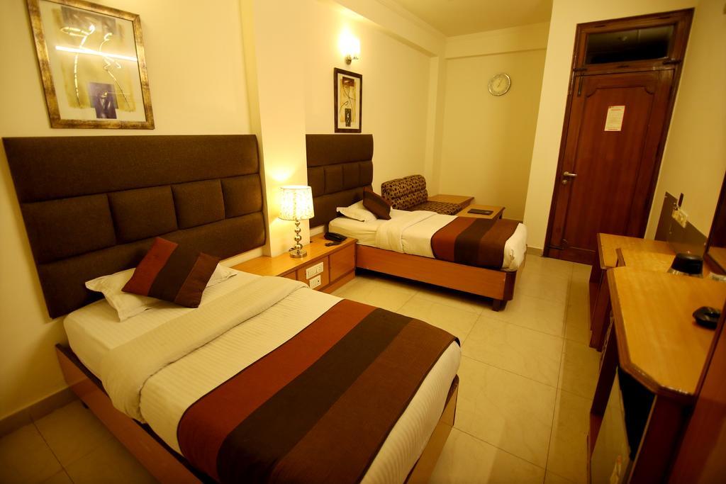 Hotel Parkway Deluxe Új-Delhi Kültér fotó