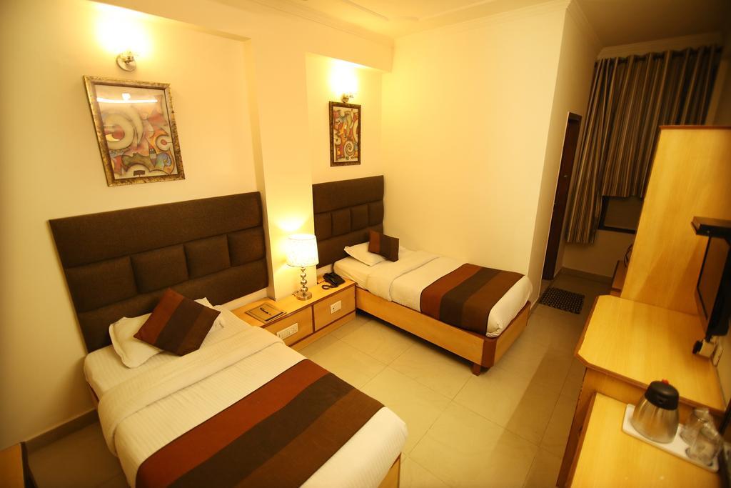 Hotel Parkway Deluxe Új-Delhi Kültér fotó
