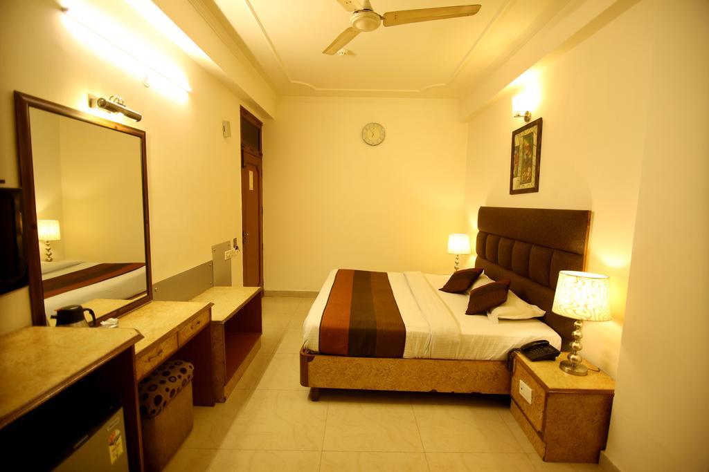 Hotel Parkway Deluxe Új-Delhi Kültér fotó