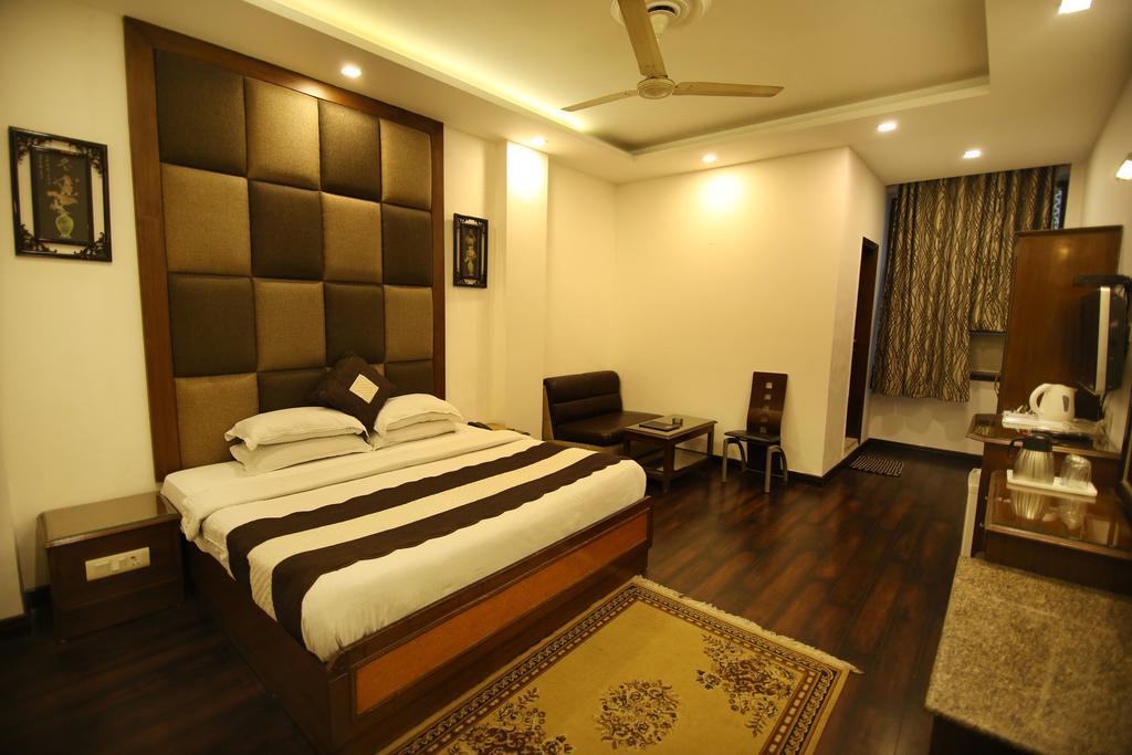 Hotel Parkway Deluxe Új-Delhi Kültér fotó