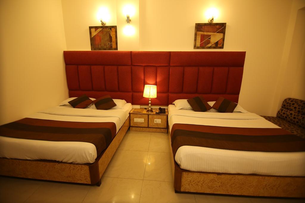 Hotel Parkway Deluxe Új-Delhi Kültér fotó