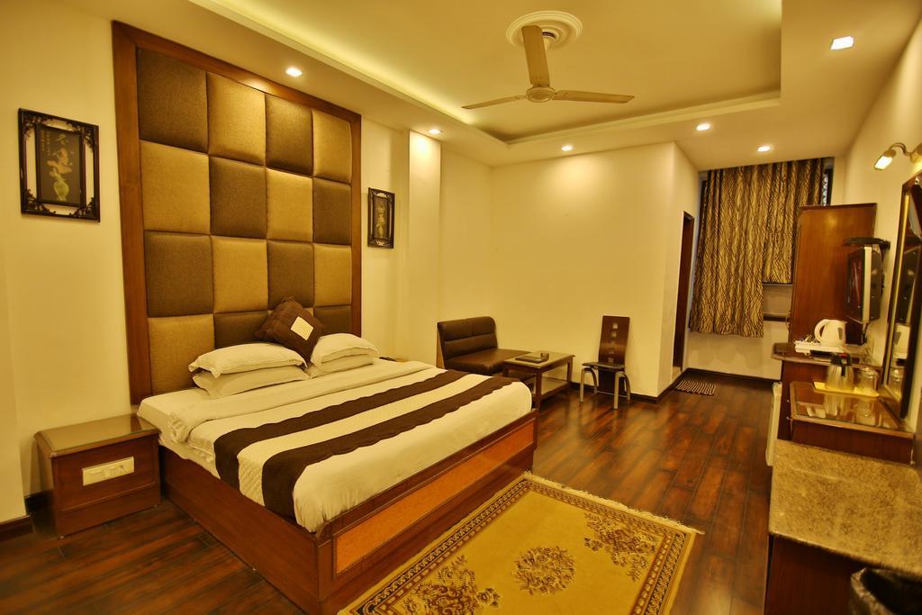 Hotel Parkway Deluxe Új-Delhi Kültér fotó
