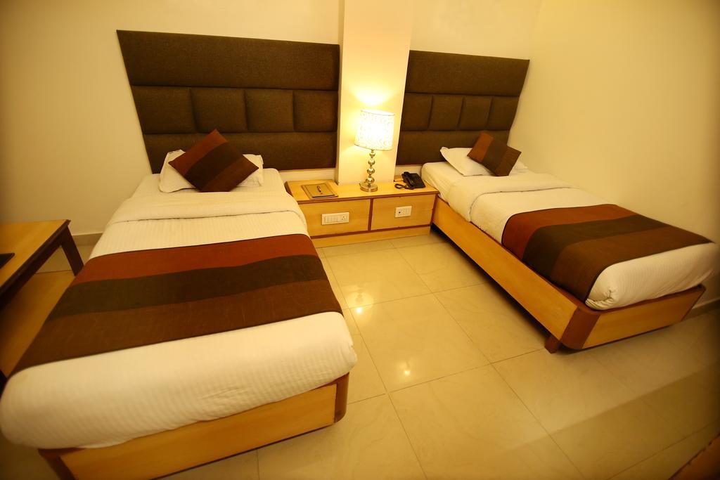 Hotel Parkway Deluxe Új-Delhi Kültér fotó