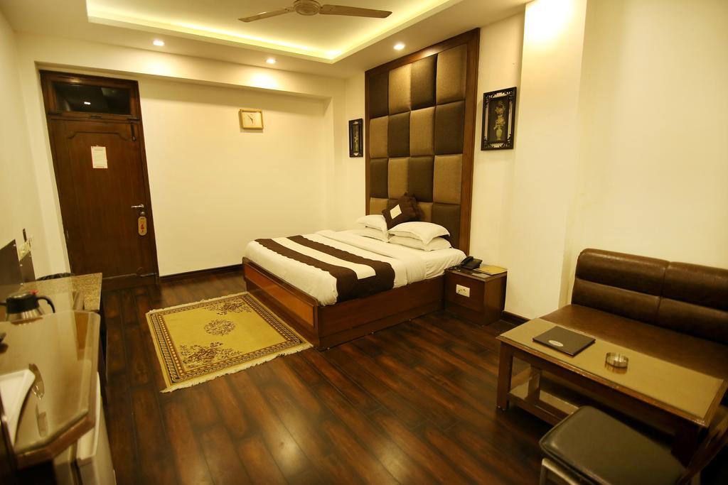 Hotel Parkway Deluxe Új-Delhi Kültér fotó