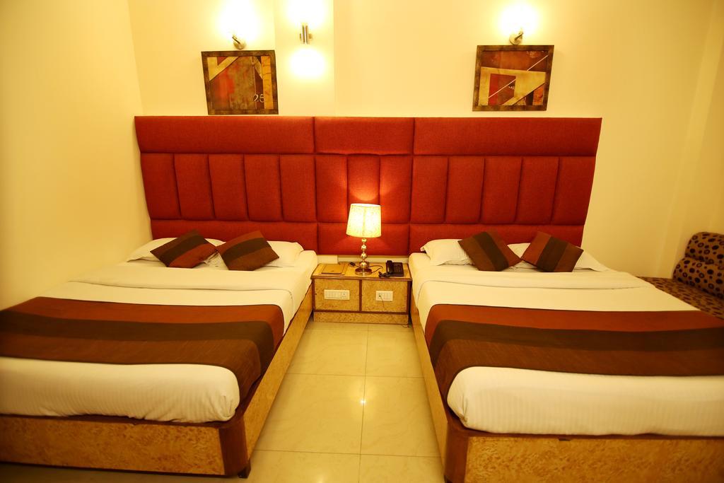 Hotel Parkway Deluxe Új-Delhi Kültér fotó