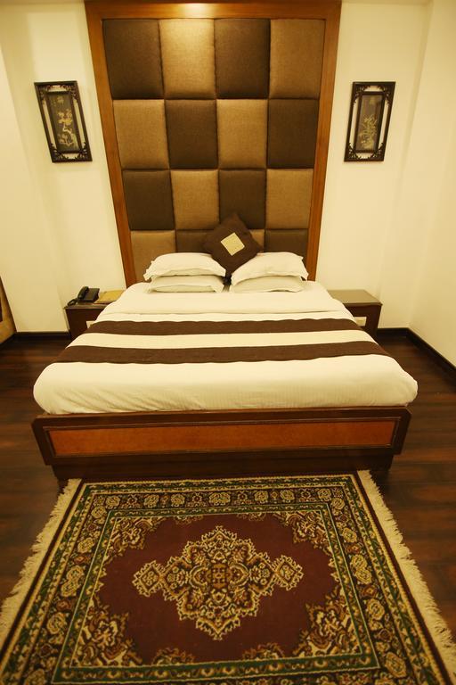 Hotel Parkway Deluxe Új-Delhi Kültér fotó