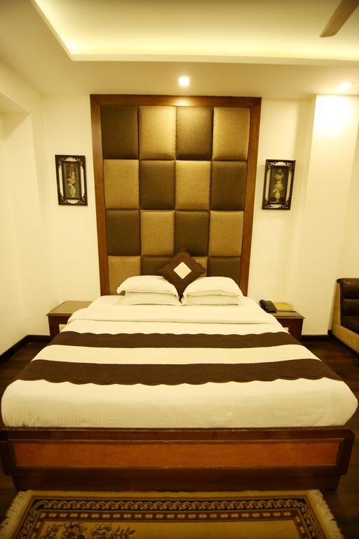 Hotel Parkway Deluxe Új-Delhi Kültér fotó