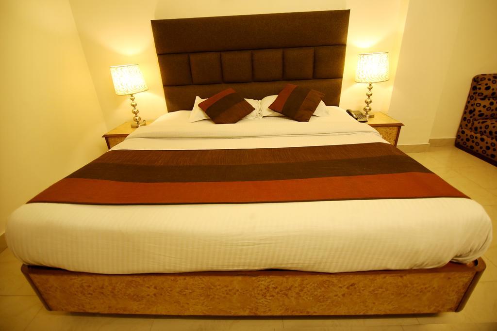 Hotel Parkway Deluxe Új-Delhi Kültér fotó