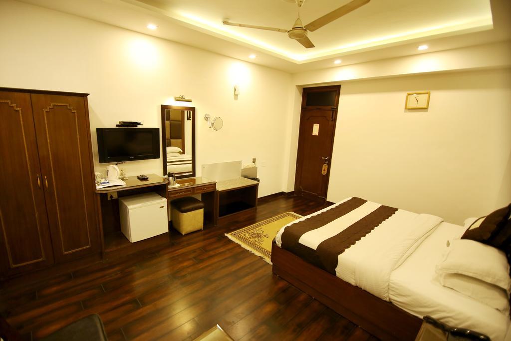 Hotel Parkway Deluxe Új-Delhi Kültér fotó