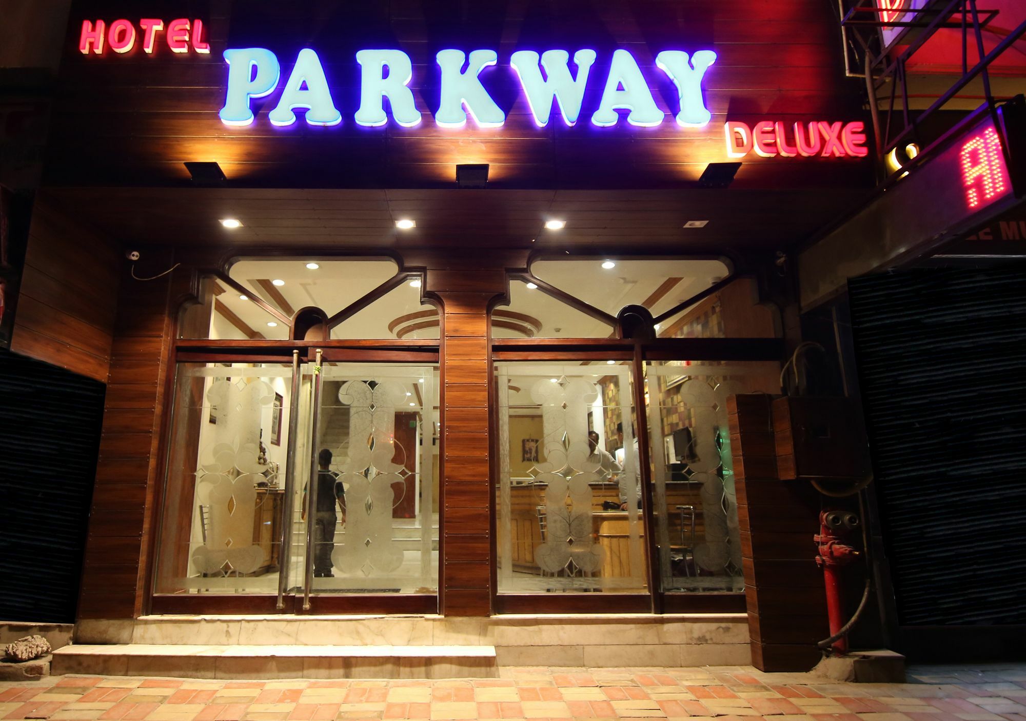 Hotel Parkway Deluxe Új-Delhi Kültér fotó